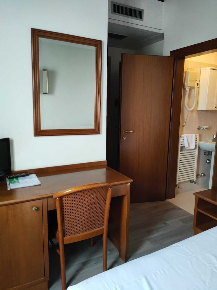 Hotel Villa Sara 25/60