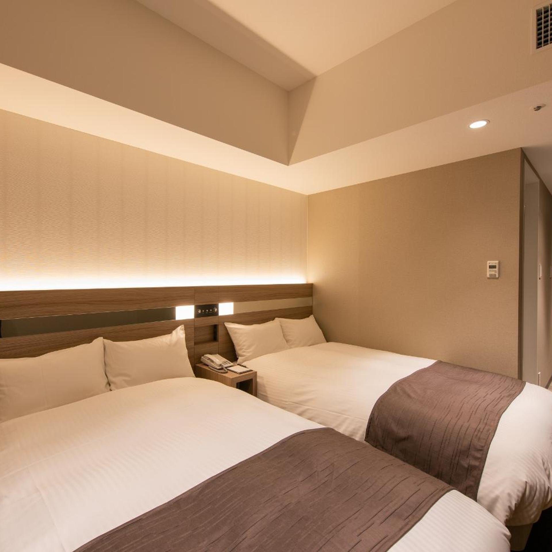 Moderate, Twin Beds, West Wing