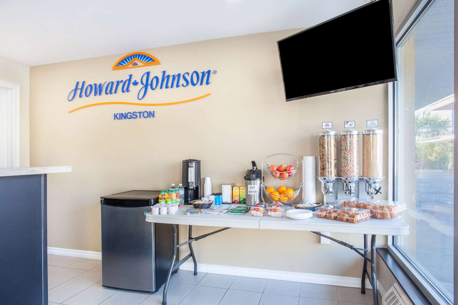 Howard Johnson by Wyndham Kingston 3/8