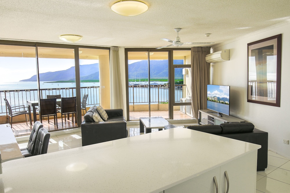 Cairns Aquarius 50/72