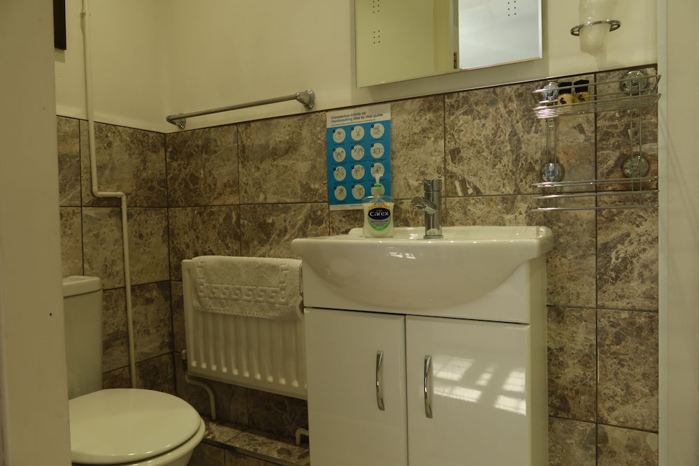 Avonlea Guest House 62/66