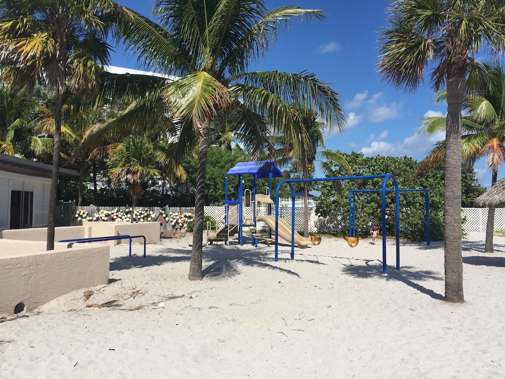 Beach Haus Key Biscayne 36/50