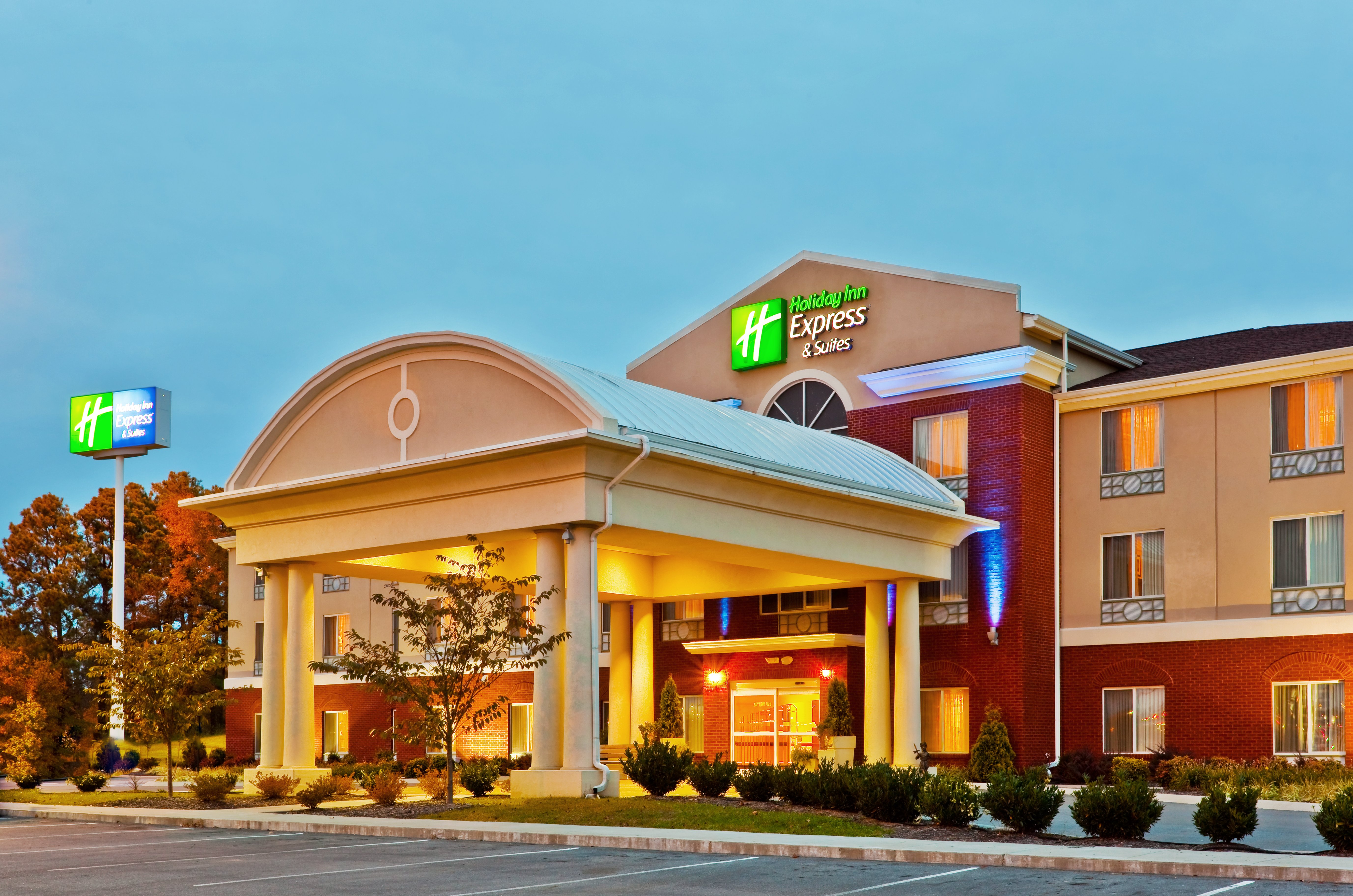 Holiday Inn Express Hotel Suites Dickson 3/38