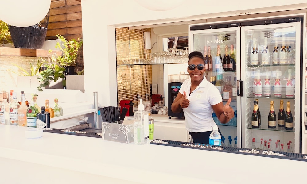 Holland House Beach Hotel 9/45