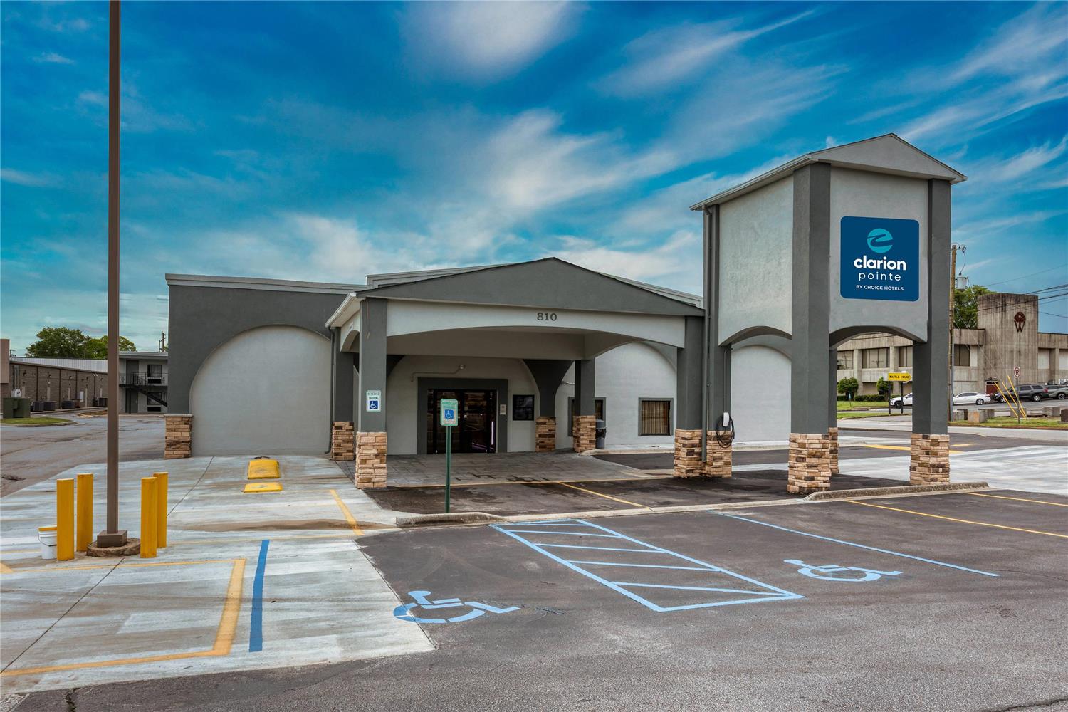 Clarion Pointe Decatur River City 34/41