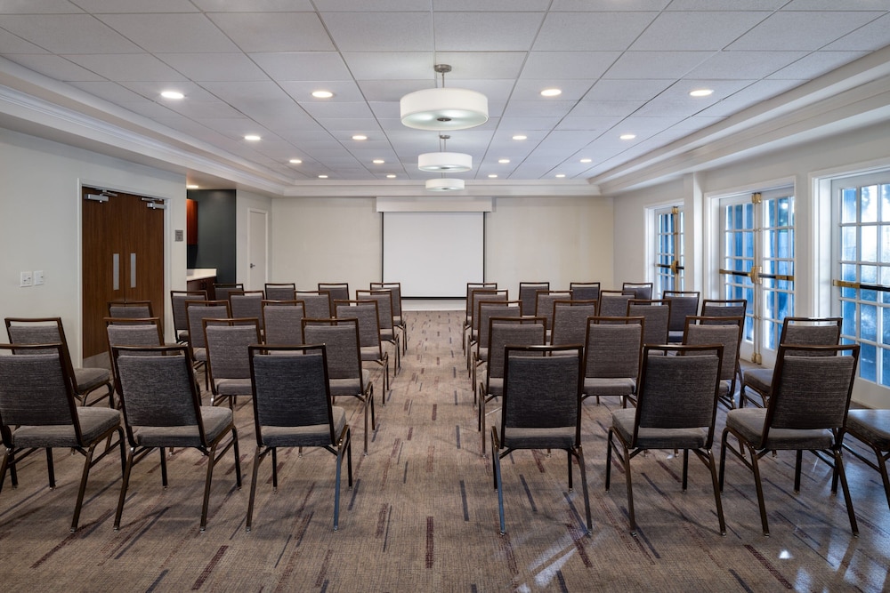 Courtyard By Marriott Naples 38/50