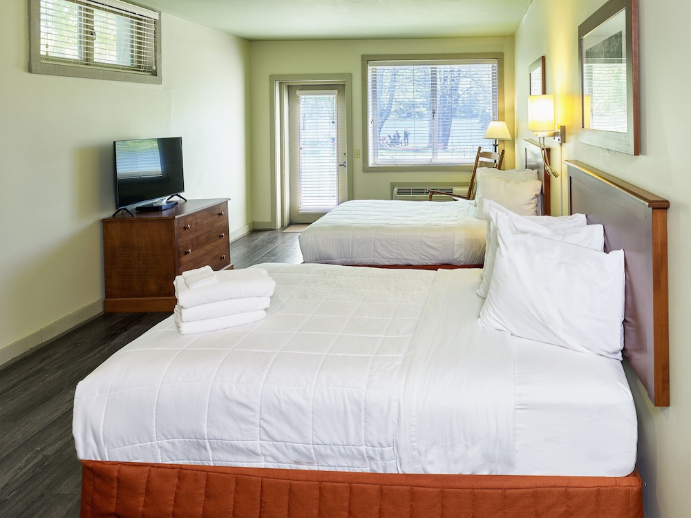 Peaks of Otter Lodge 11/57