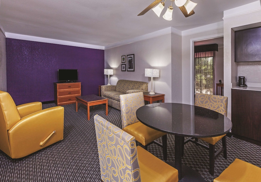 La Quinta Inn San Marcos 32/42