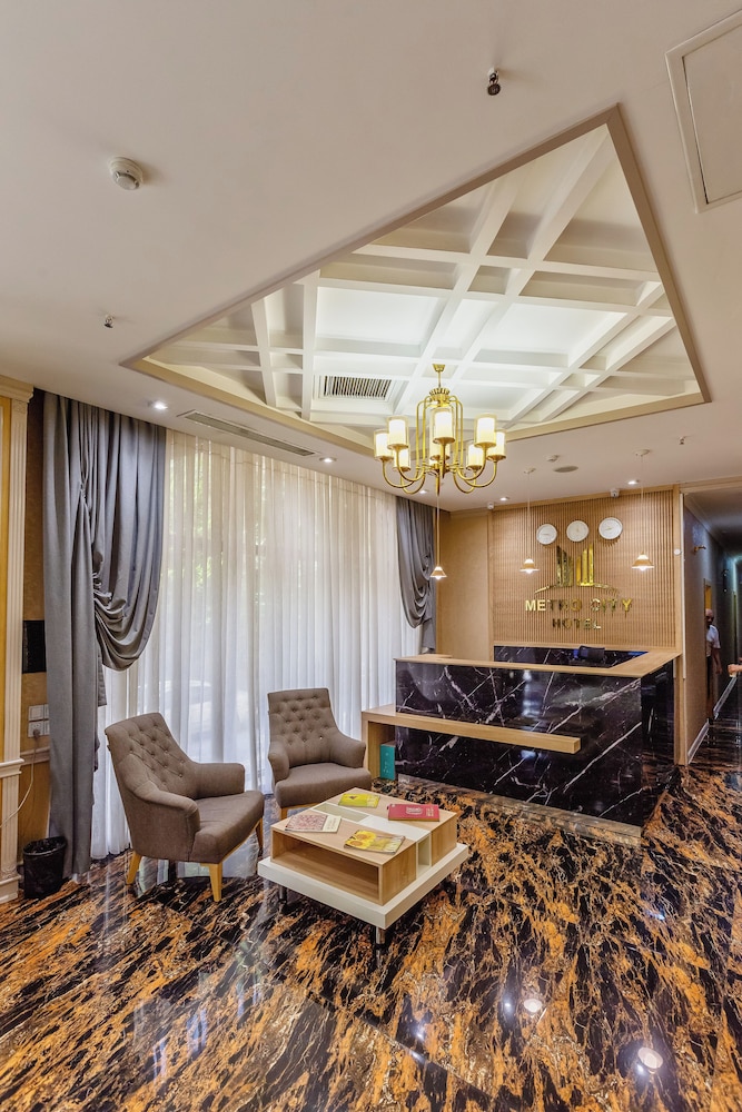 Metro City Hotel 35/44