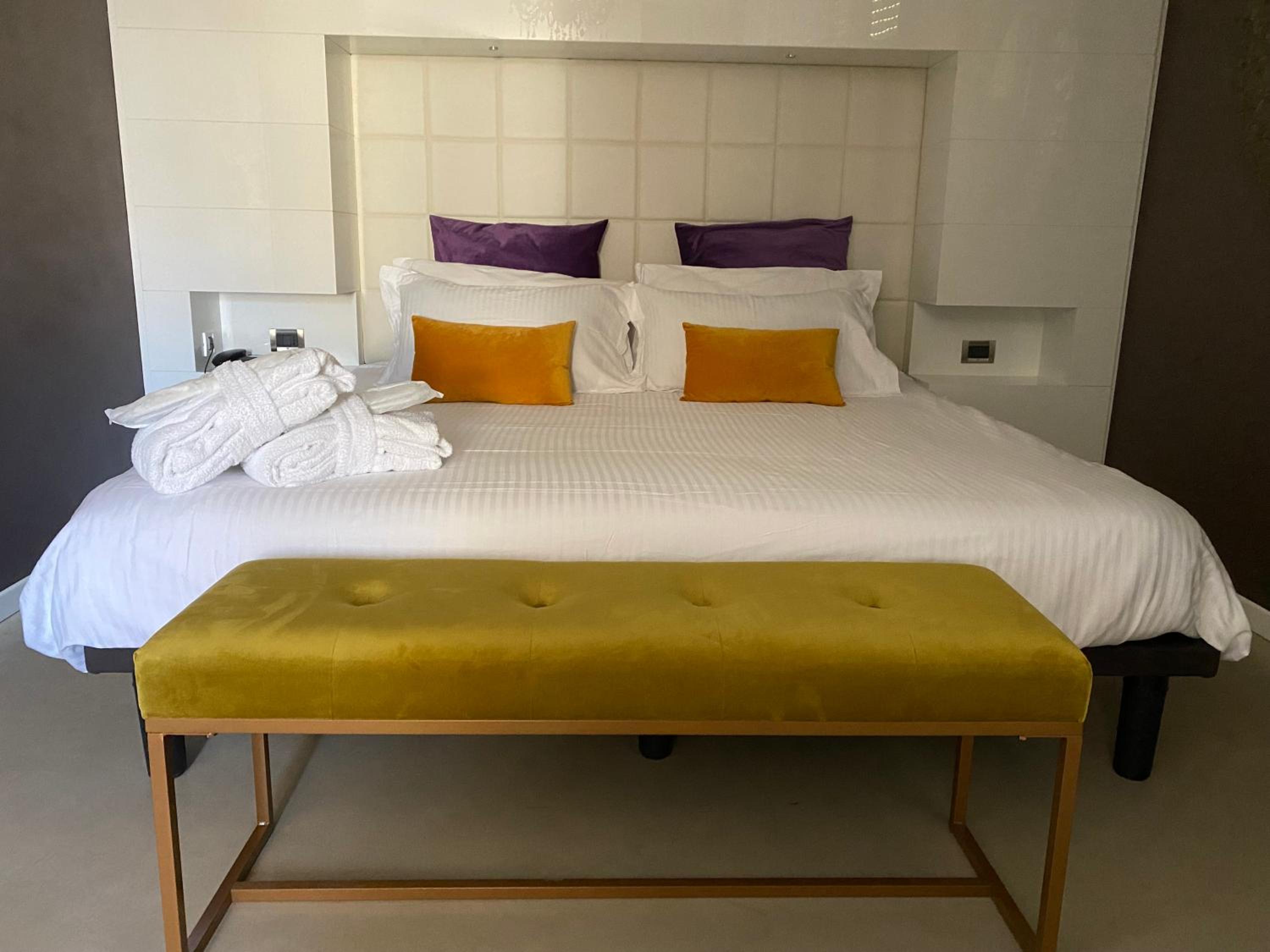 جناح، Hotel Gran Paradiso 4/10