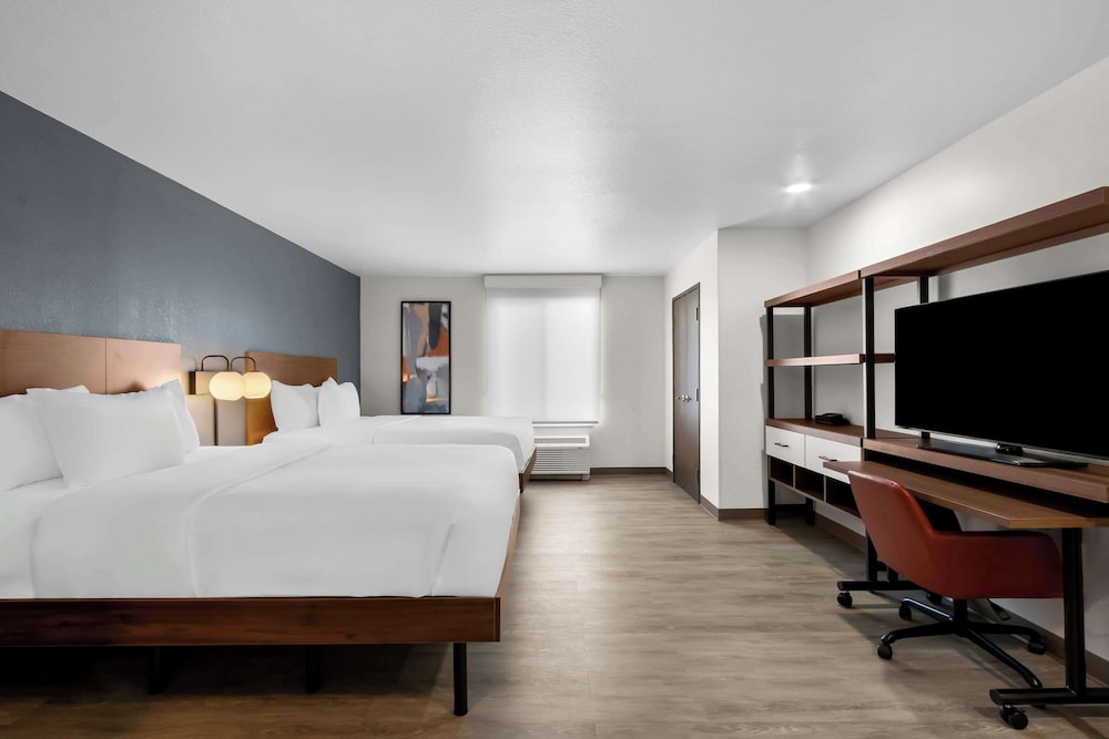 Everhome Suites Glendale Sports & Entertainment District 19/47