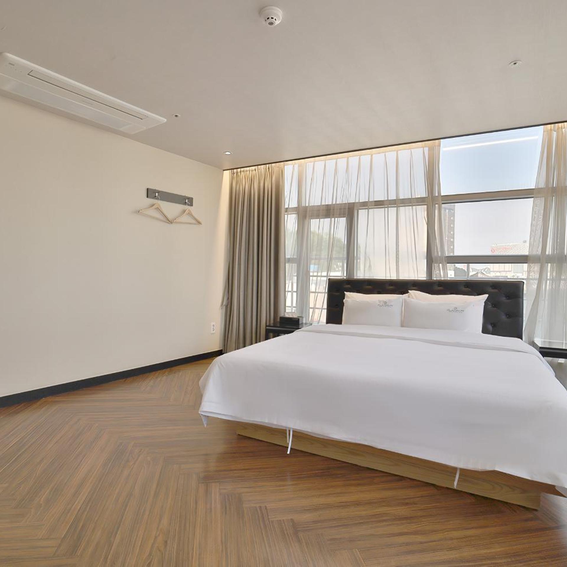 Grand, Double Bed
