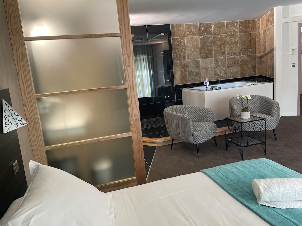 Hotel-Restaurant Les Oliviers 22/65