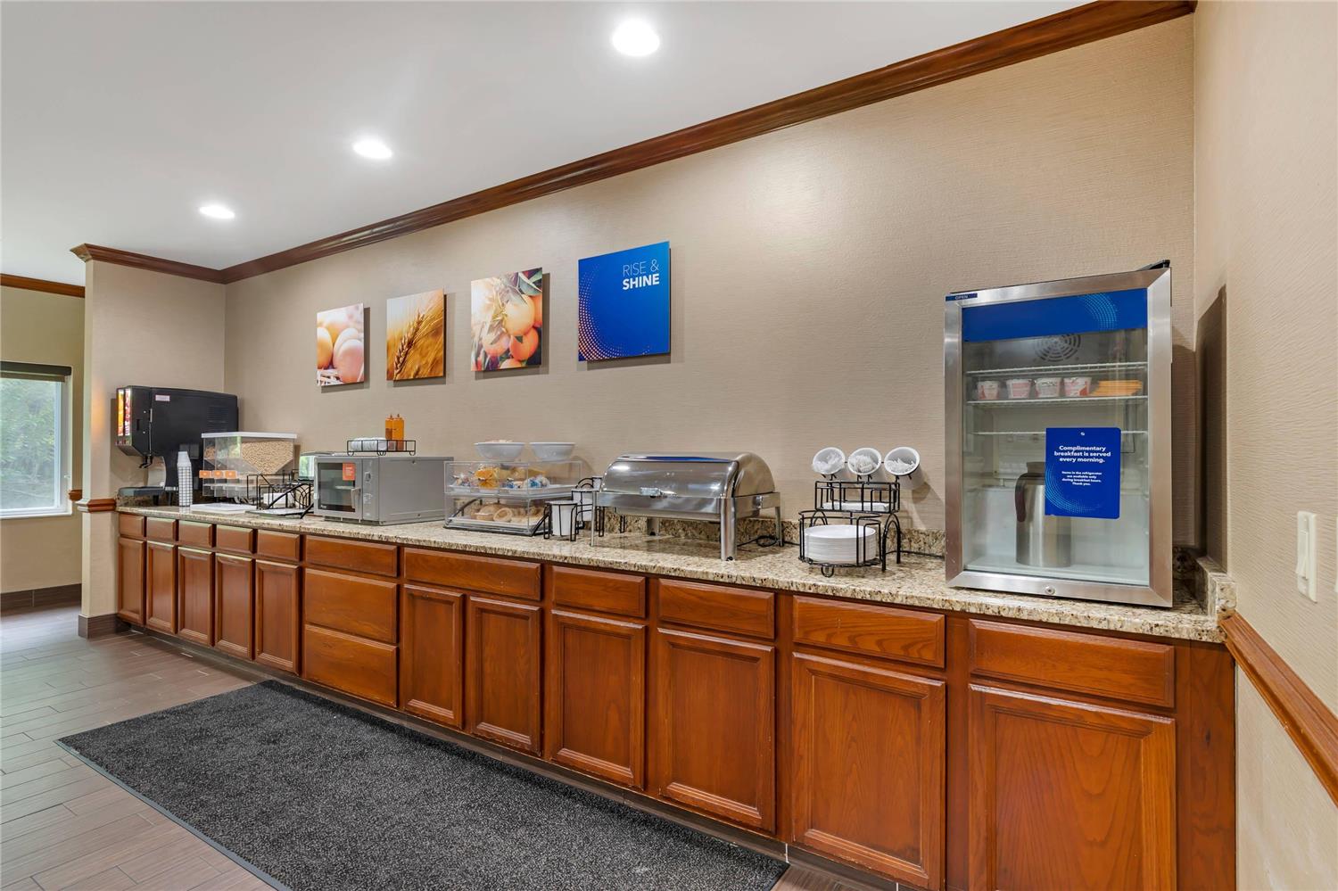 Comfort Inn & Suites East Moline near I-80 10/29