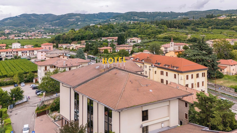 Kona Hotel Verona 2/50