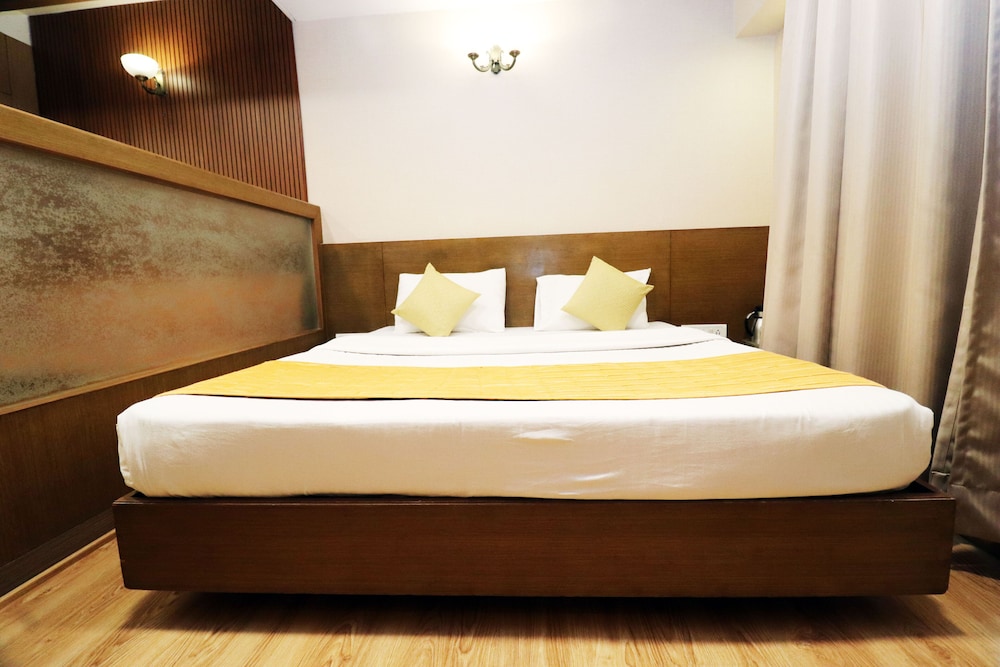 Hotel Rajhans Regent 21/48