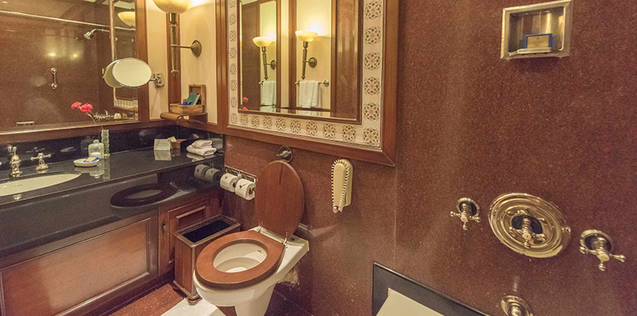 THE OBEROI GRAND 80/81