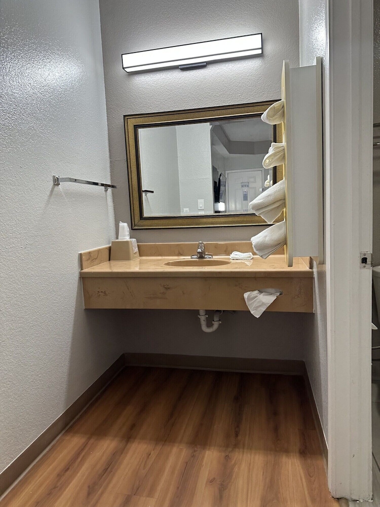 Motel6 Alvarado, TX 32/33