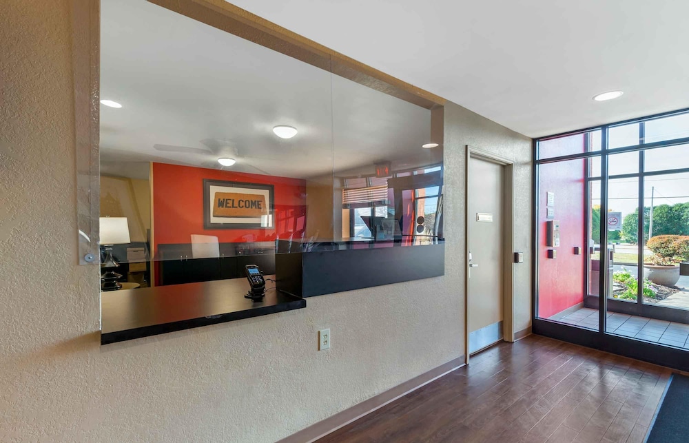 Extended Stay America - Rockford - State Street 6/54