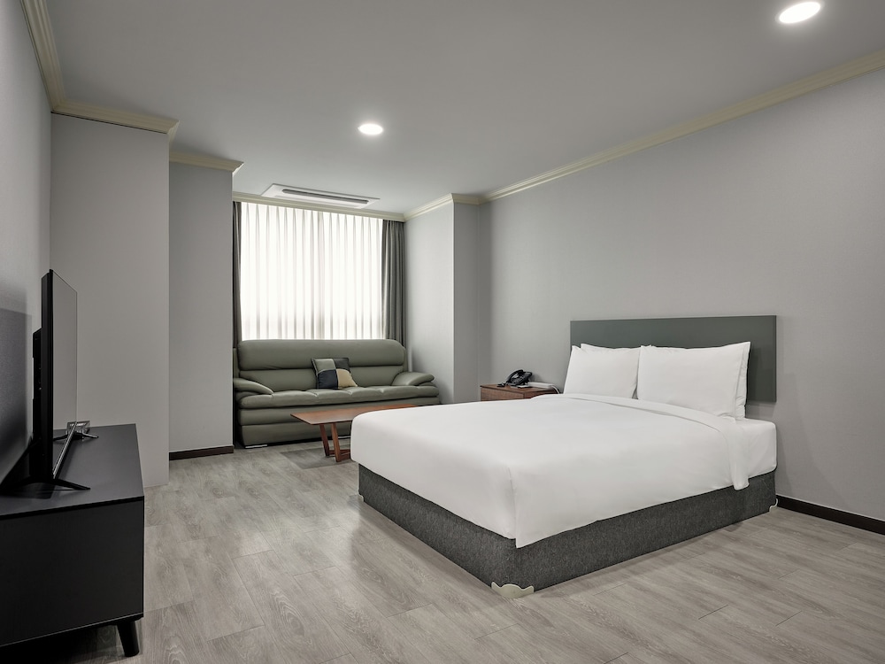 PREMIER, TWIN BEDS, PET FRIENDLY