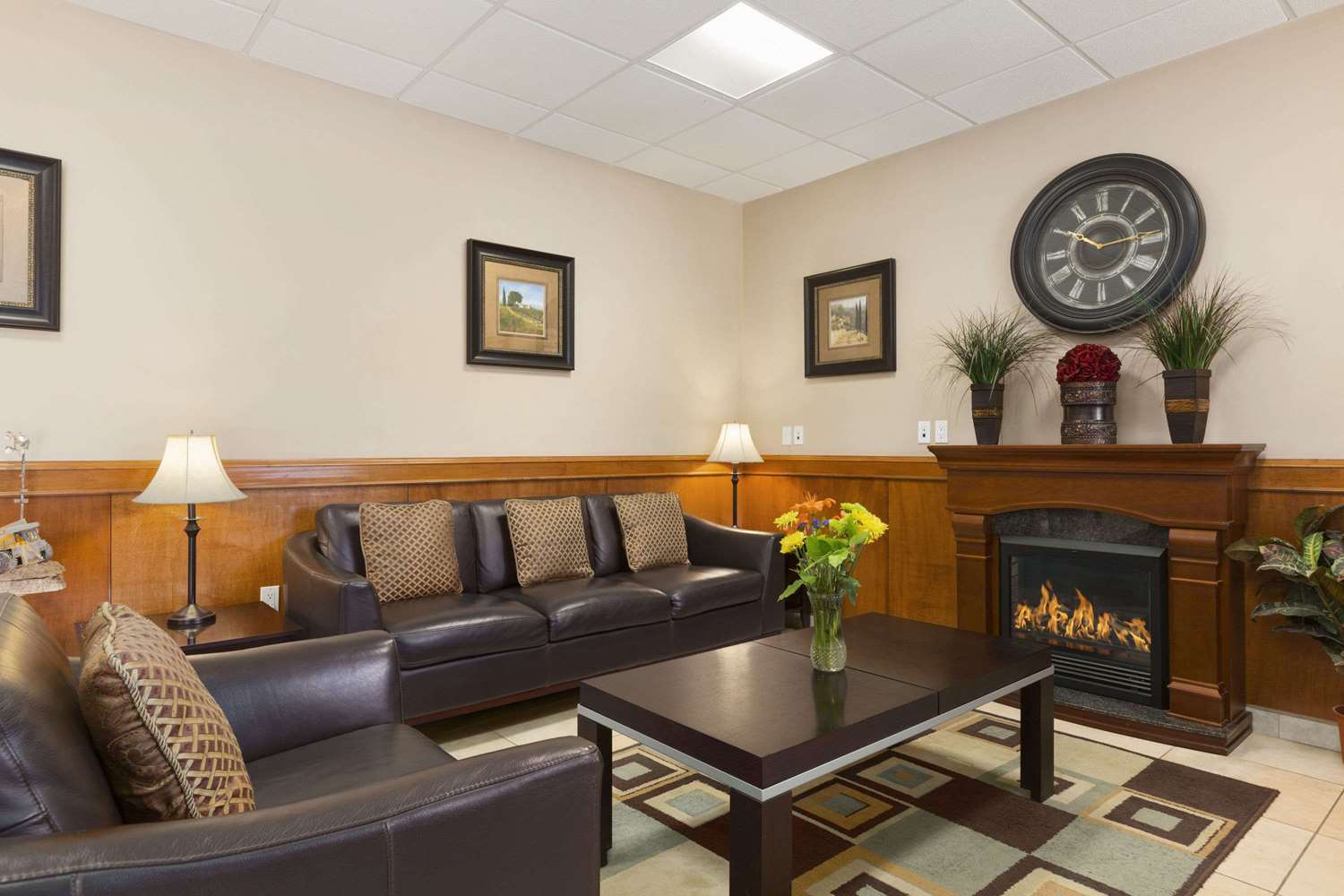 Days Inn by Wyndham Chetwynd 18/27