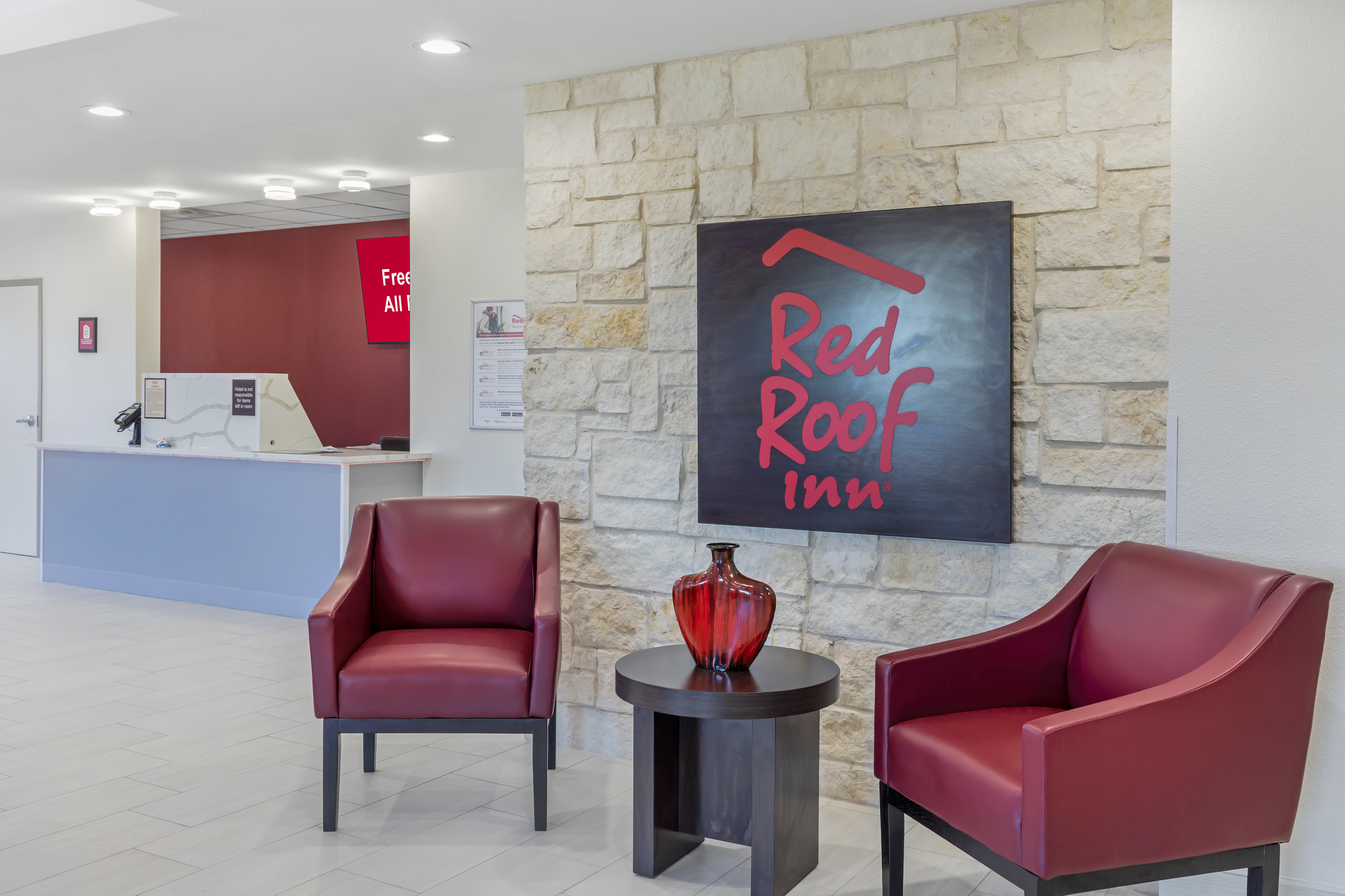 Red Roof Inn Hutchins 8/11