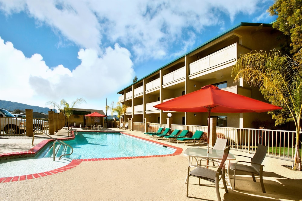 Best Western Plus Forest Park Inn 1/53