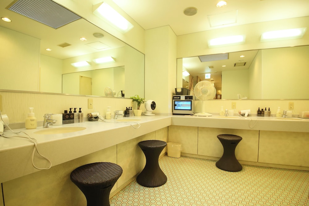 Hotel Claiton Shin-Osaka 50/50