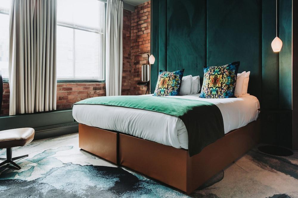 SUPERIOR, KING BED