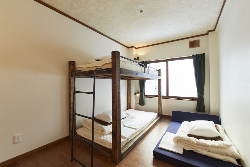 Untapped Hostel 37/57