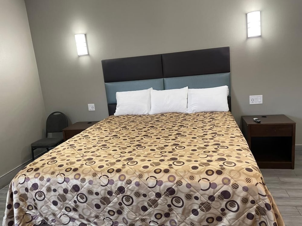 Town House Motel 16/48