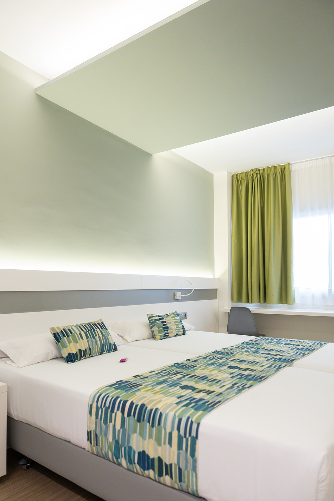 Inner, Single, Double Bed