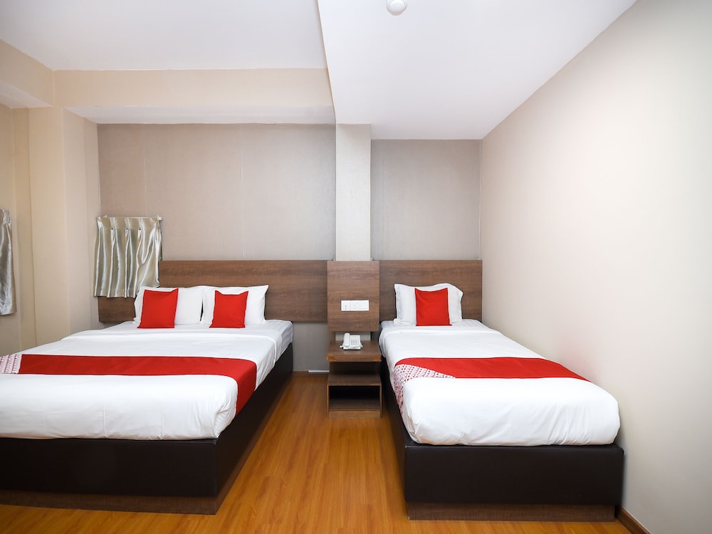 OYO 977 Hong Kong Suites 12/17