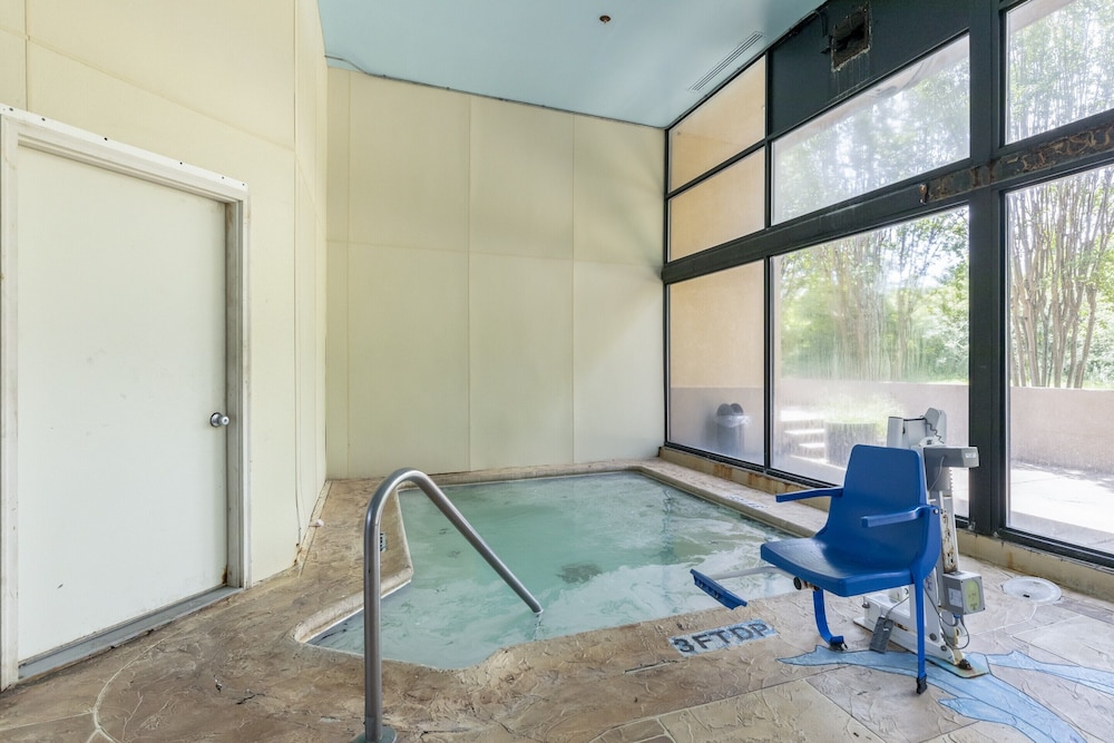 Gardentree Hotels Memphis East near I 40 21/37