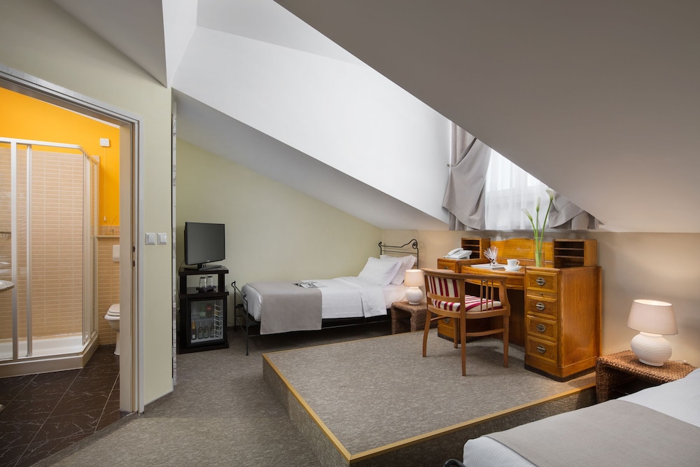 ANGELO D ORO HOTEL — 9