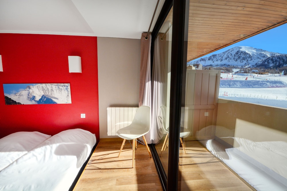 SOWELL RESIDENCES New Chastillon 13/76