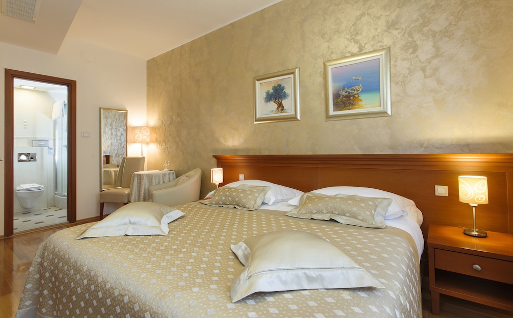 Hotel Royal Suites 43/73