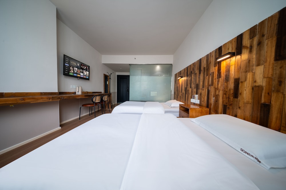 1 BEDROOM, STANDARD, TWIN BEDS