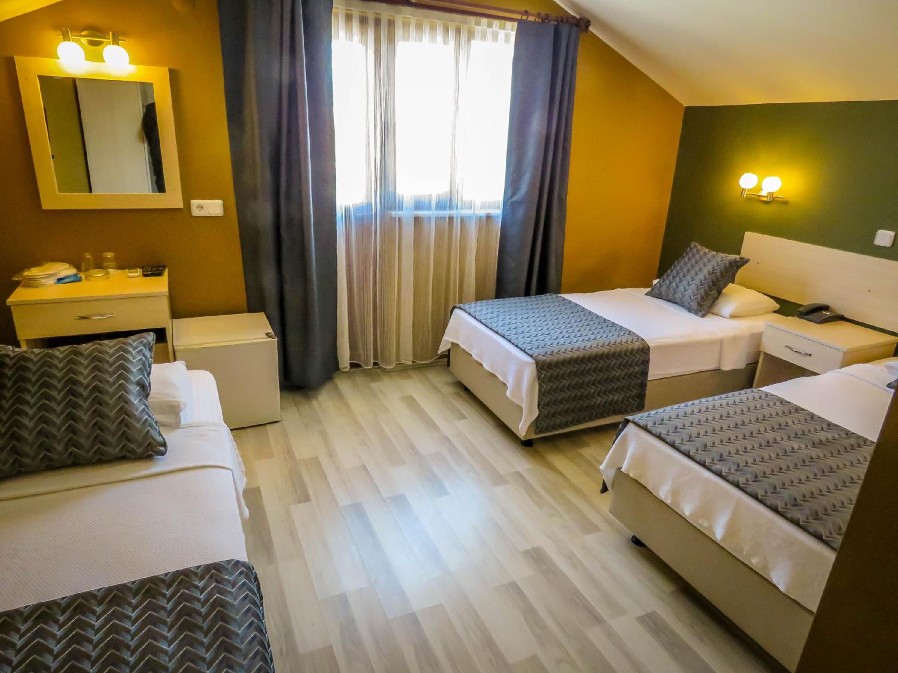 Remer Hotel 10/50