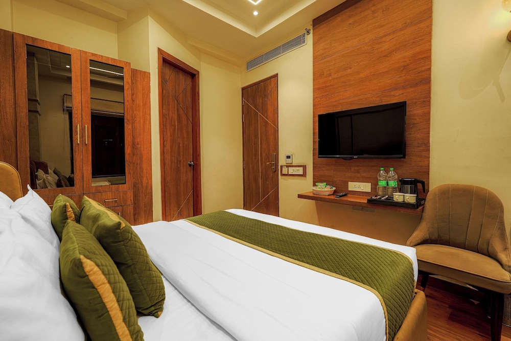 INDUS HOTEL 12/51