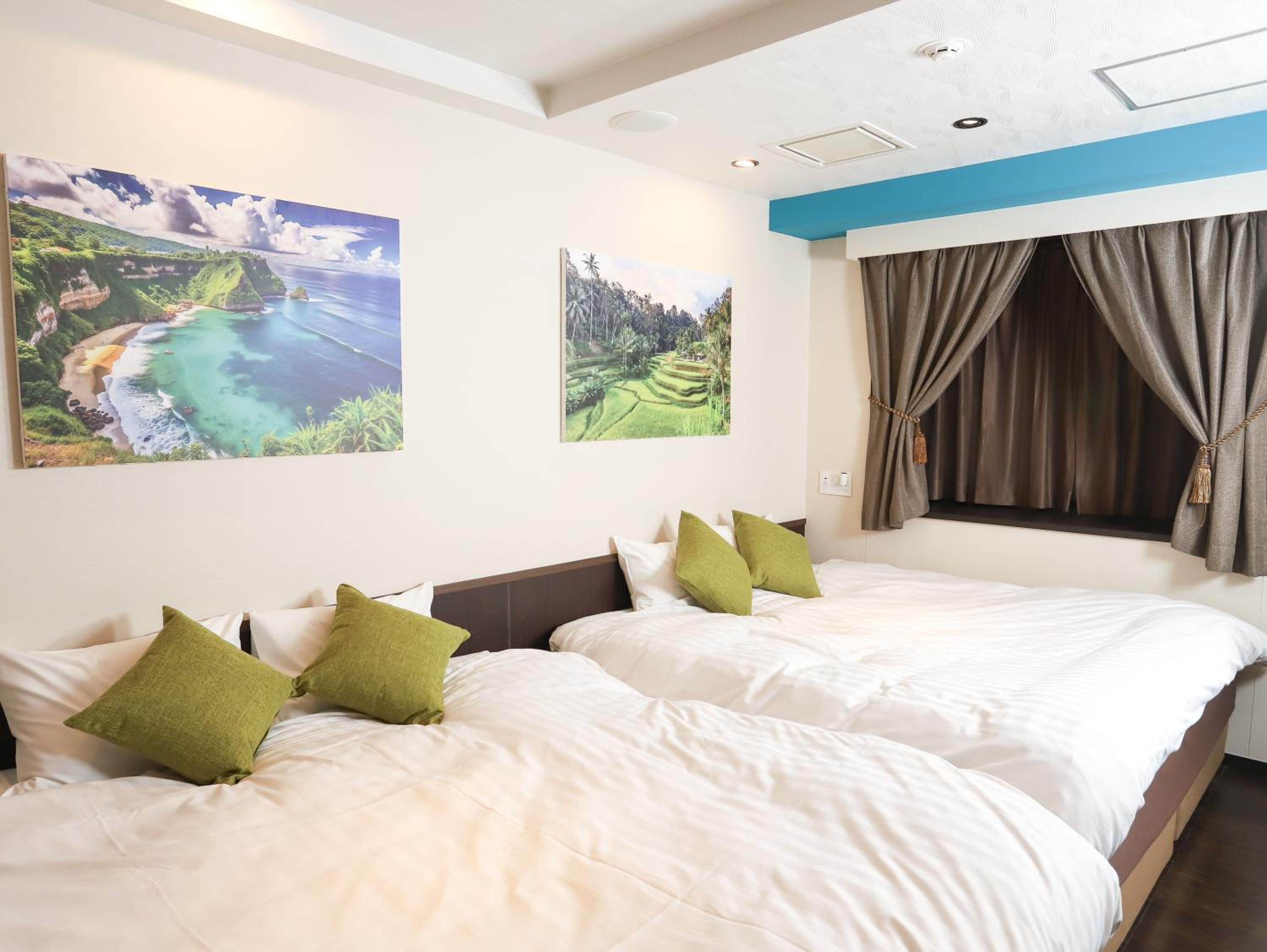 Casual, 2 King Beds