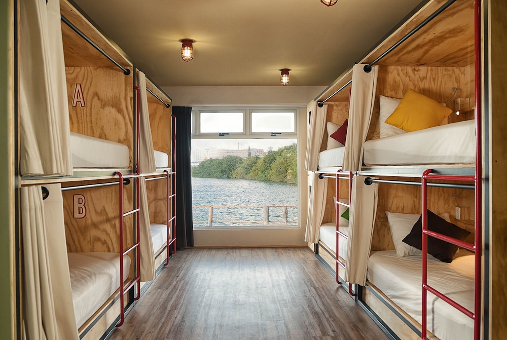 MIXED DORM, 8 BEDS