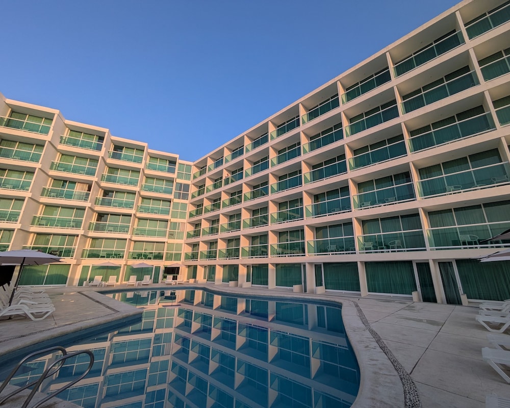 We Hotel Acapulco 7/57