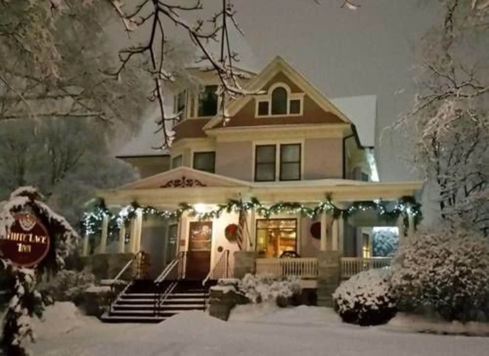 White Lace Inn 3/50