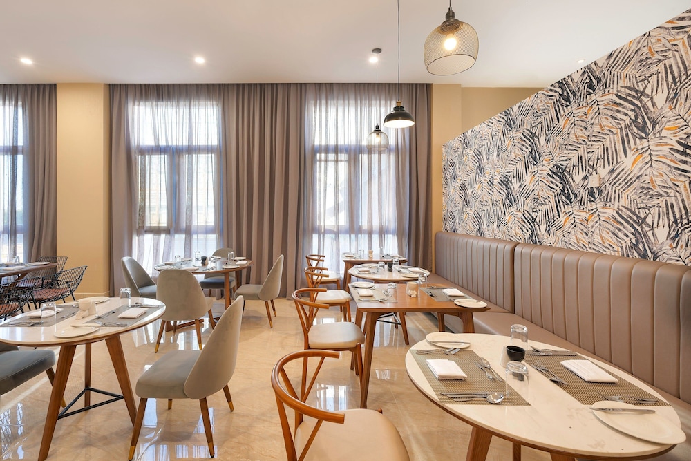 Protea Hotel by Marriott Lusaka International Airport 31/50