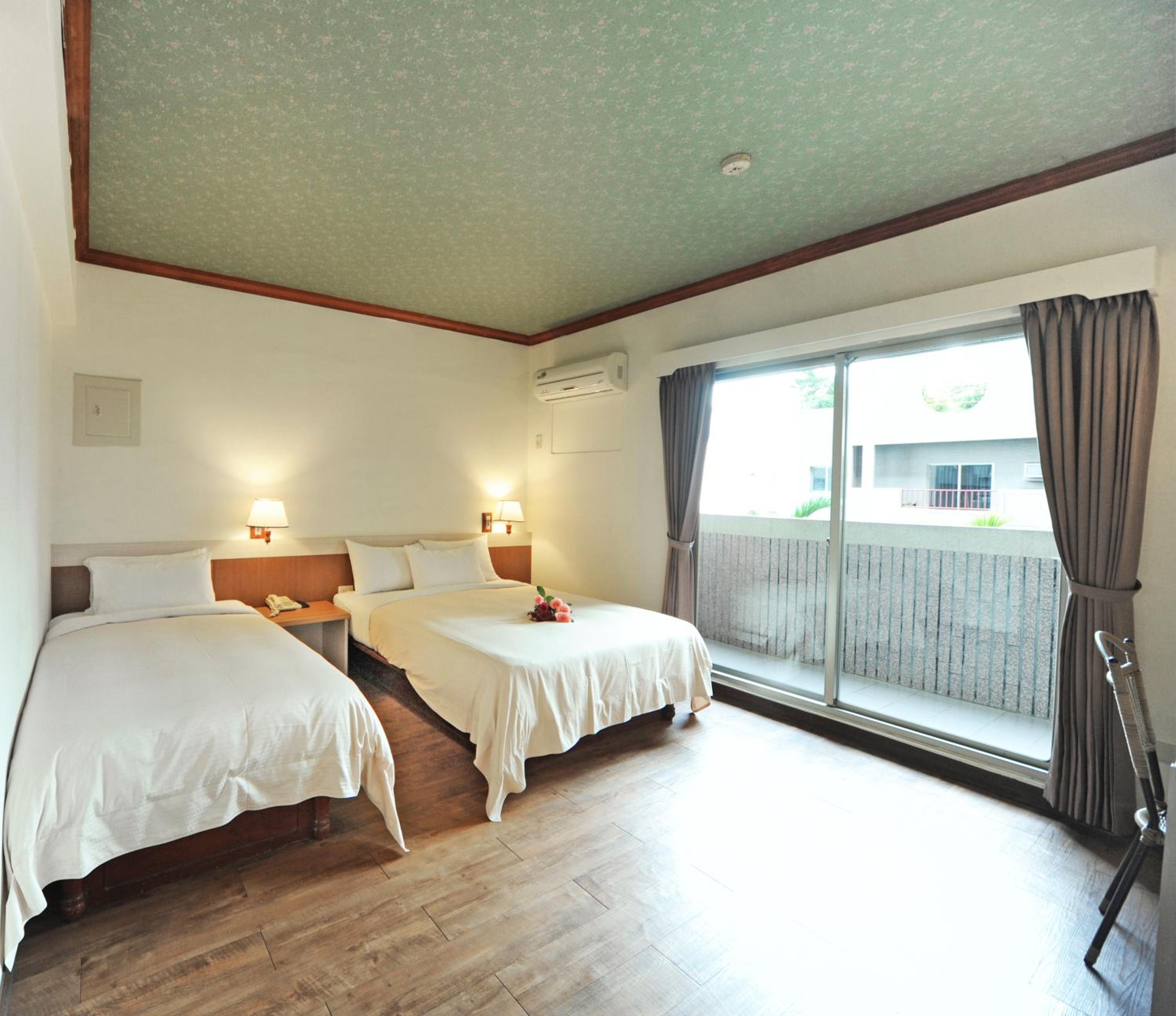 Room, Triple