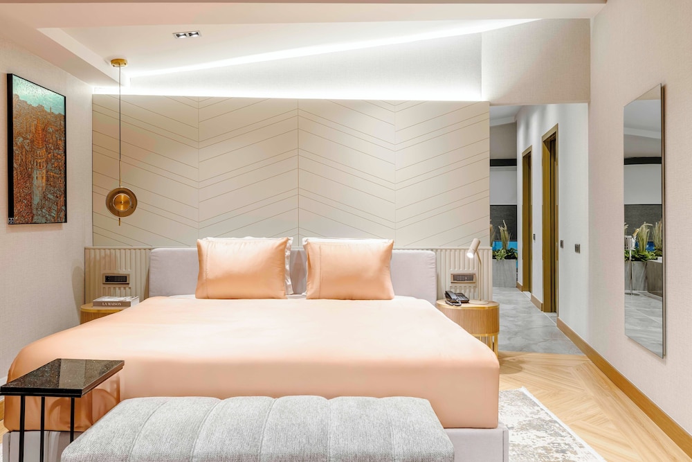 PRESIDENTIAL, SUITE