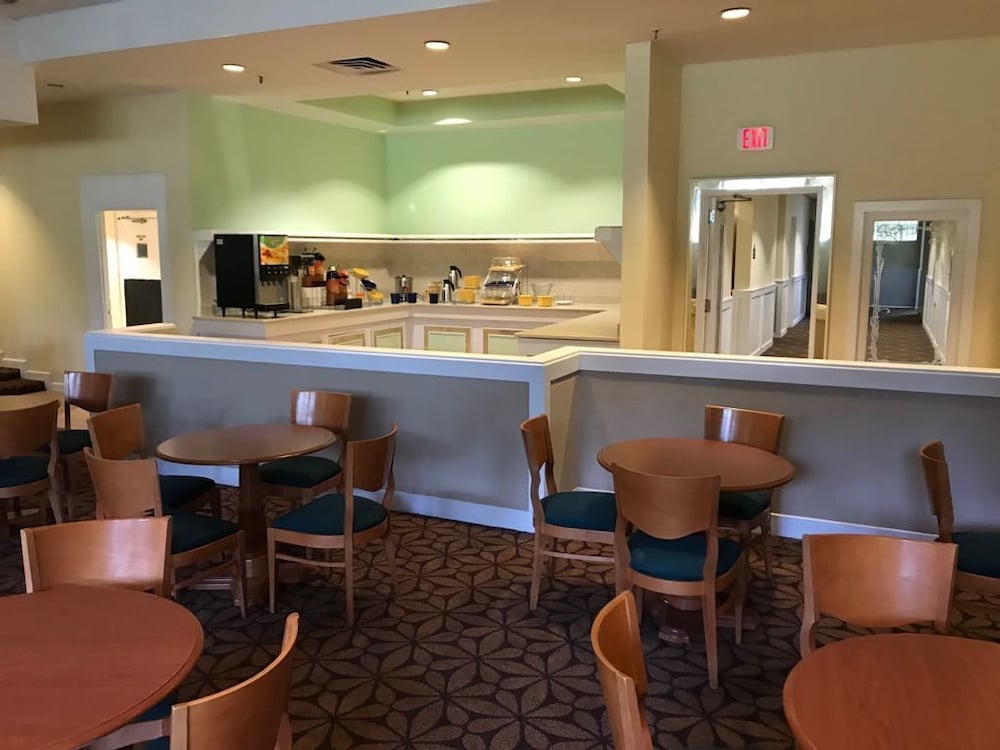 Days Inn Suites Tallahassee Conference Center I 10 Hotel 45/57