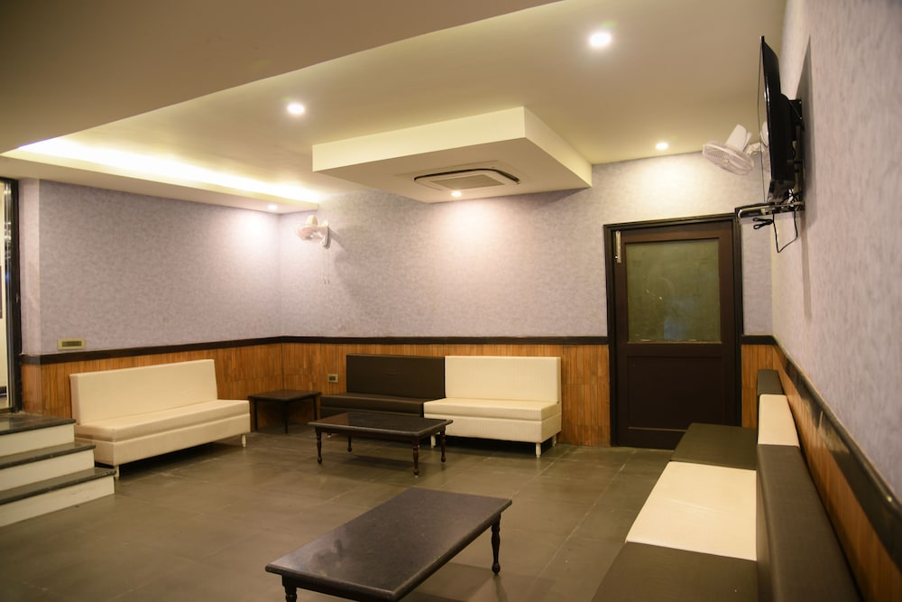 Oyo 7130 Hotel Broadway 18/50
