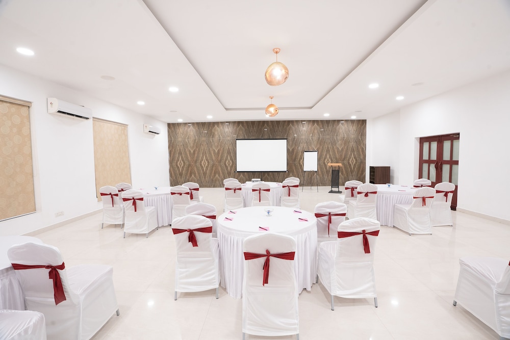 Shelter Beach Resort 50/66